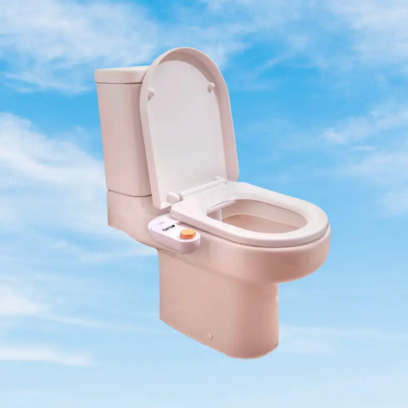 culify bidet instalado en un baño en angulo